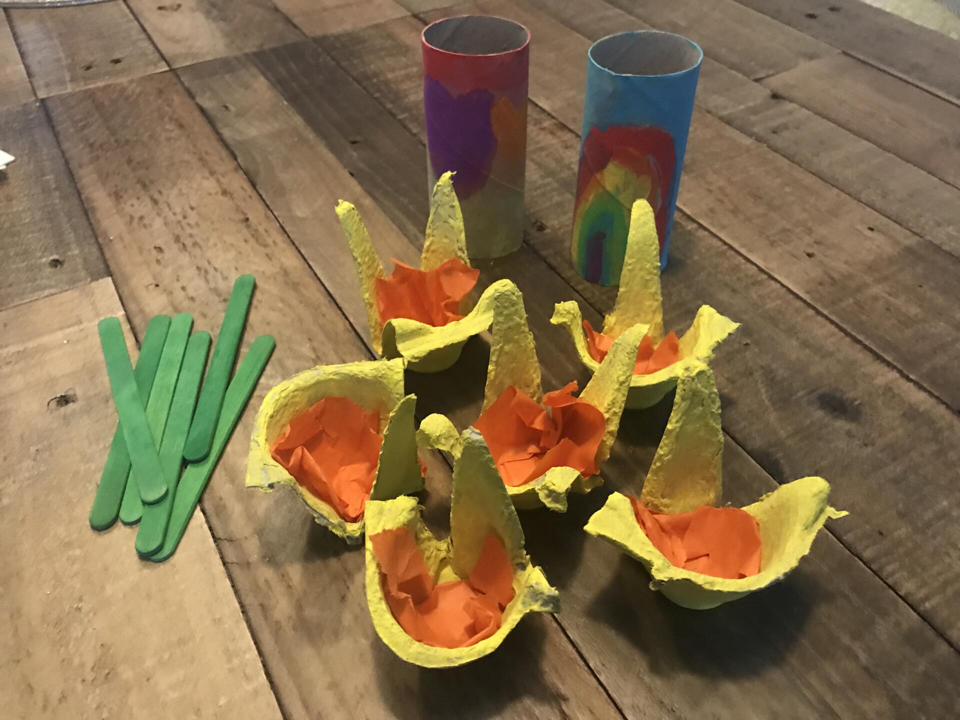 How to make super easy egg box daffodils