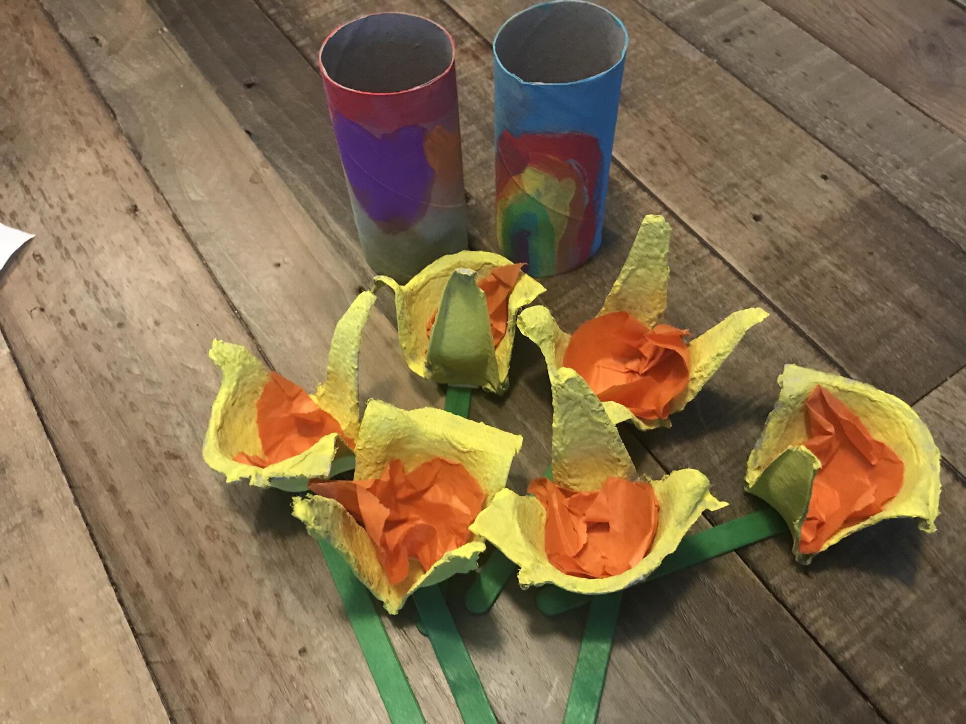 How to make super easy egg box daffodils